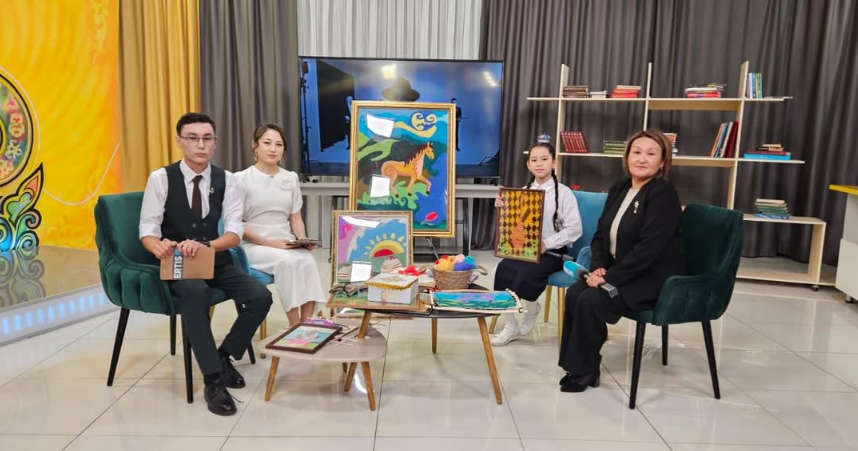 Астана қаласында өткен республикалық “Алаш star” шығармашылық байқауының Бас жүлде иегері, Зерде ғылыми жобалар байқауының облыстық кезеңі жүлдегері Әбубәкір Айзере мен оның жетекшісі Аманжолова Гүлнара Жастлековна Ертіс телеарнасының “Жаңа күн” бағдарлам