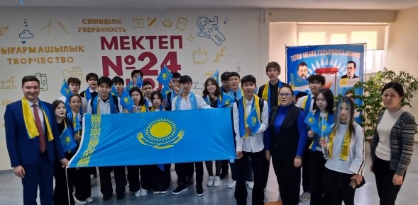«Қазақстан – мекені достықтың»: диалог о патриотизме, языке и единстве в классе АНК