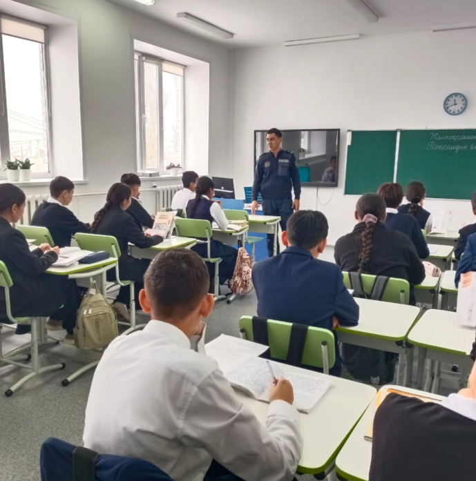 Қуаныш Орынбасарұлына ынтымақтастық пен пайдалы ақпарат үшін алғыс айтамыз. Участковый инспектор полиции Биримкулов Куаныш Орынбасарович провёл профилактическую беседу с учащимися школы.