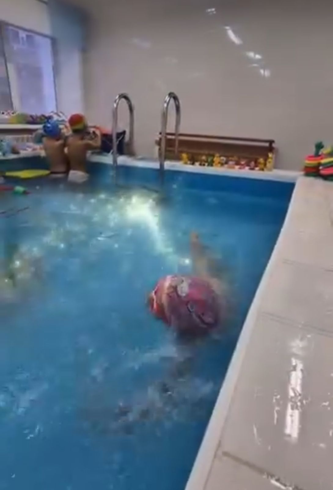 Бақшада бассейн жұмысын жүргізуде