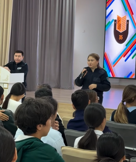 Бүгін мектебімізге УИП ГЮП УП аға лейтенанты Жунусова Р.Т және УИП ООБ УП полиция майоры Серікұлы Қ. 8-10 сынып оқушыларымен “Менің құқығым -өзімнің жауапкершілігім!” тақырыбында кездесу ұйымдастырды.