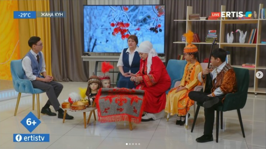 Мектеп басшысының тәрбие ісі жөніндегі орынбасары Л.К. Сабикова Даналық мектебі аясындағы “Әжелер клубының” мүшесі Г. Акаубаева апай “Ертіс” арнасының қонағы ретінде сұхбатқа шақырылды.