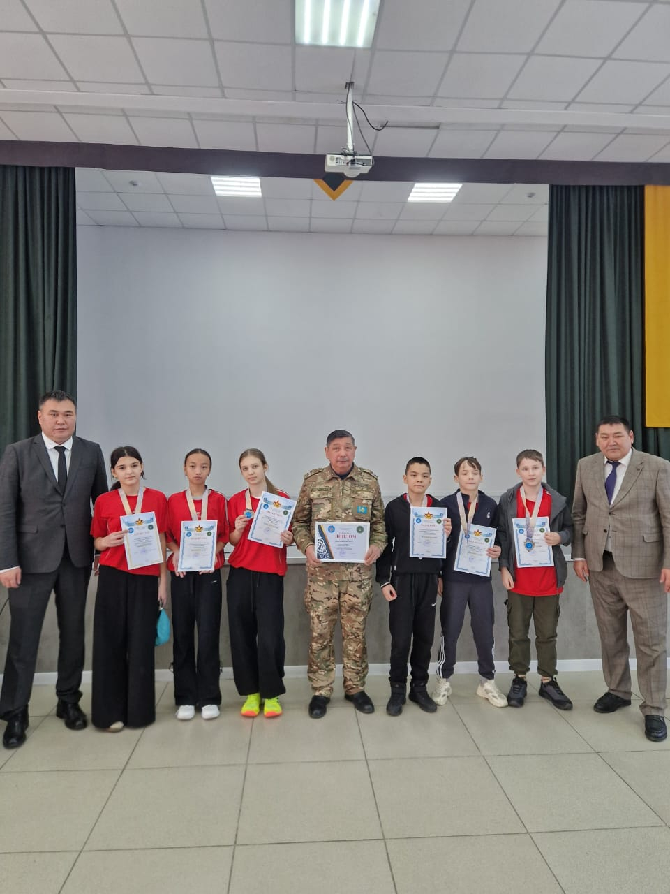 Поздравляем Тлеубаева Б.С и учащихся 6-х классов за занявшее 2 место на областных соревнованиях по военно-прикладным видам спорта.  Молодцы