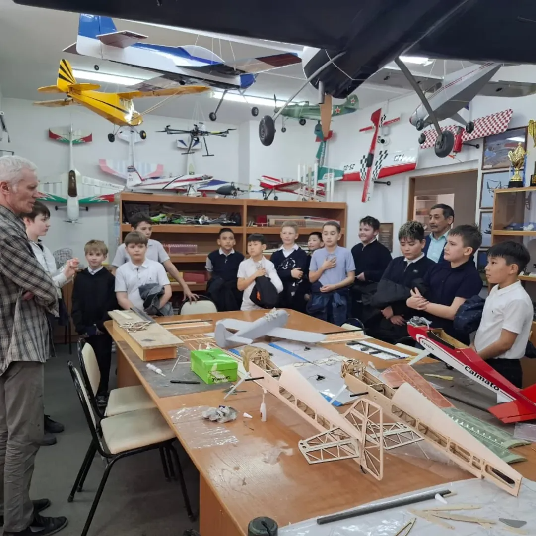 #17 ЖОББМ тәрбиеленушілері біздің мектептің шығармашылық үйірмелерімізде экскурсияда.