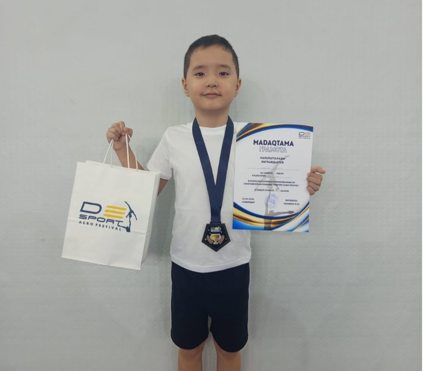 Мектеміміздің 3 “В” сынып оқушысы Қайрат Ілияс 9–10 жас санатында спорттық акробатикадан “Desport Acro Festival” ашық клубтық жарысында  1-орын иеленді!