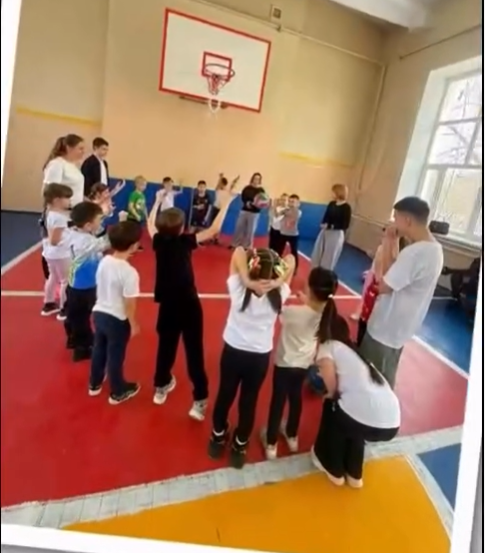 23 февраля среди параллели 1 классов прошло спортивное мероприятие с участием родителей.