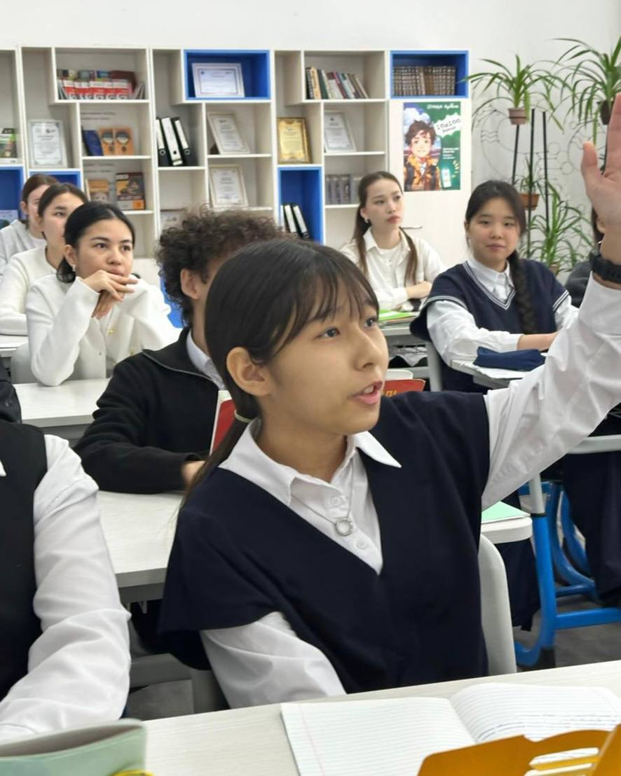 Қазақша сөйлеу акциясы аясында «Тілді білсең – елді білесің» атты танымдық сағат өтті.