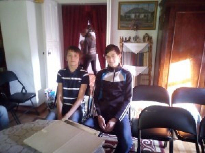 Юноши 8Б в доме П.Васильева