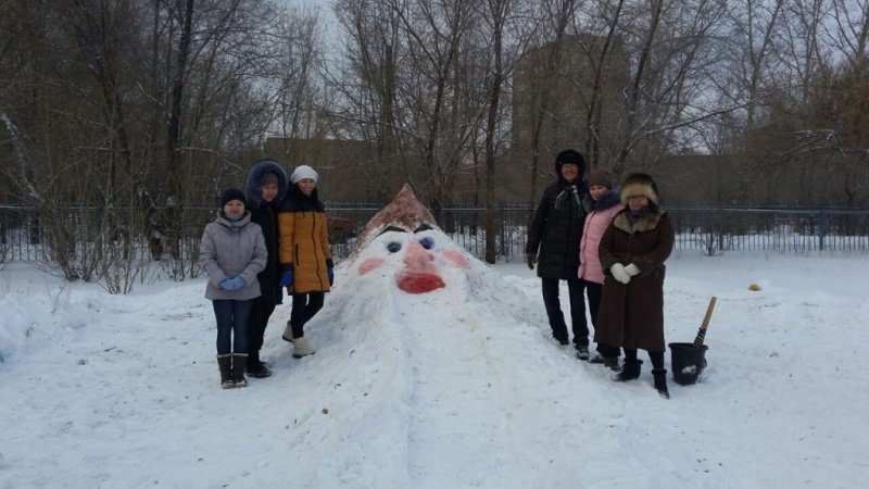 Балабақша алаңындағы сиқырлы мүсіндер